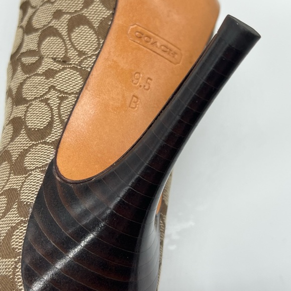 Coach! Signature Canvas! Like new! - Picture 4 of 6